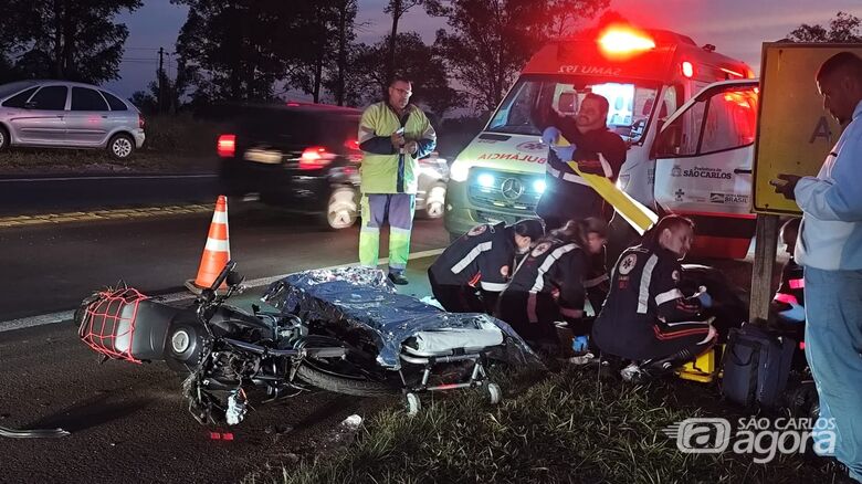 Vítima sendo socorrida  - Crédito: Maycon Maximino 