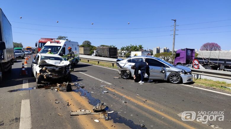 Engavetamento deixa um ferido na Rodovia Washington Luís - Crédito: Maycon Maximino 