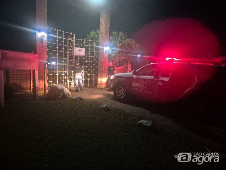 Policiais em uma fazenda - Crédito: Lourival Izaque