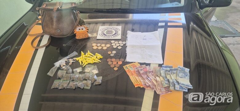 Mulher é presa em flagrante por tráfico de drogas no Jardim Cruzado, em Ibaté -