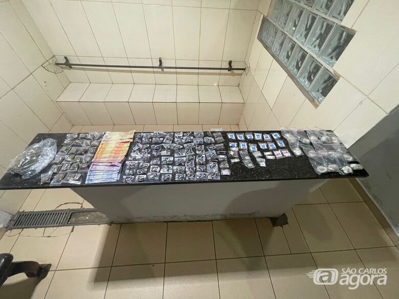 Homem é preso pela Rocam por tráfico de drogas no Jd. Gonzaga - Crédito: Lourival Izaque 