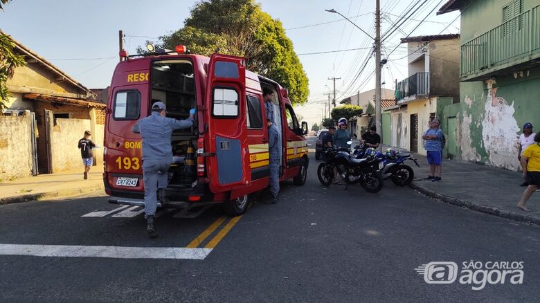 Jovem motociclista fica ferido em acidente no bairro São Carlos 3 - Crédito: Maycon Maximino 