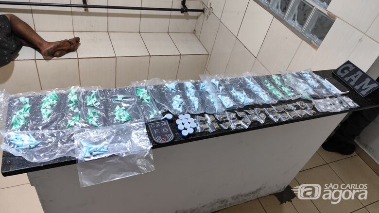 Menor é apreendido por tráfico de drogas pelo GAM no São Carlos V - Crédito: Maycon Maximino 