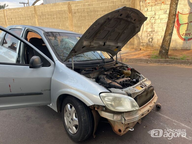 Carro colide contra árvore no Jockey Clube - Crédito: Lourival Izaque 