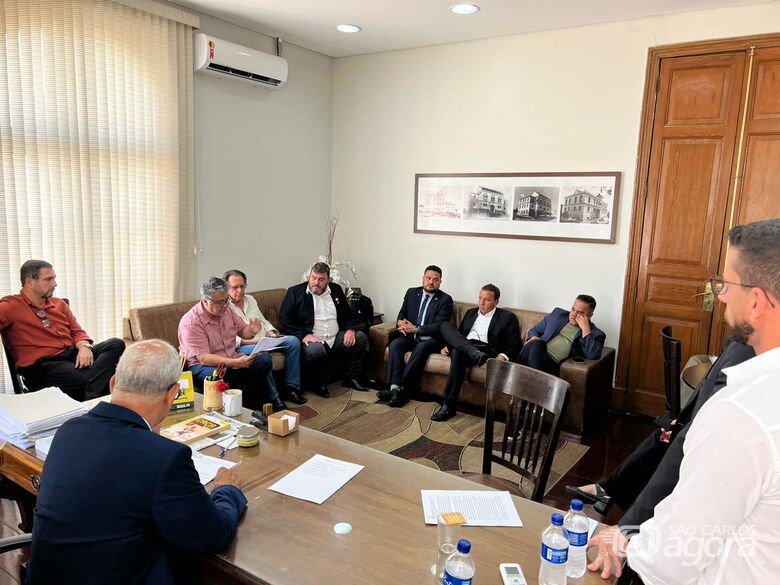 Muller e Fiorentino apresentam cronograma da Revisão do Plano Diretor na Câmara de São Carlos - Crédito: divulgação