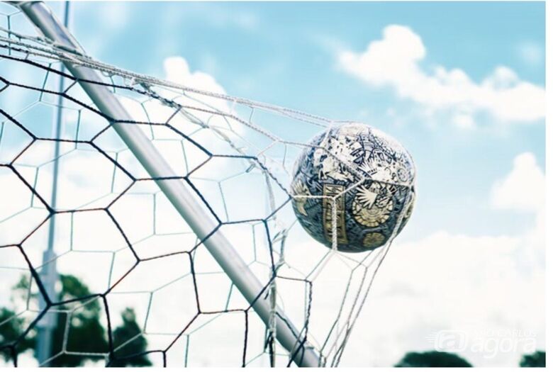 Do topo ao esquecimento: Veja clubes do cenário nacional que sumiram do mapa - Crédito: Chaos Soccer Gear na Unsplash