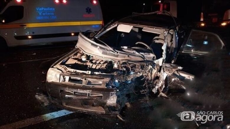 Colisão frontal na SP-255 deixa uma pessoa morta em Boa Esperança do Sul - Crédito: CCI Artesp