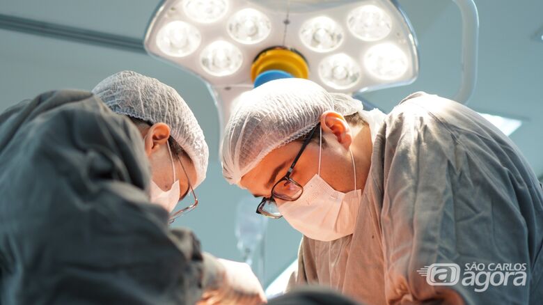 Médicos realizam cirurgia para retirada dos órgãos - Crédito: divulgação 