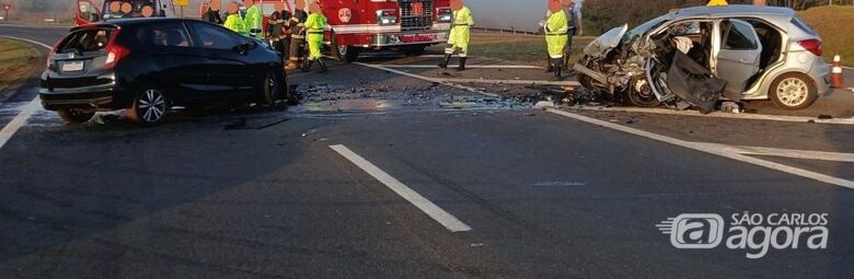 Colisão frontal deixa um morto e um ferido grave na SP-308 - Crédito: CCI Artesp 