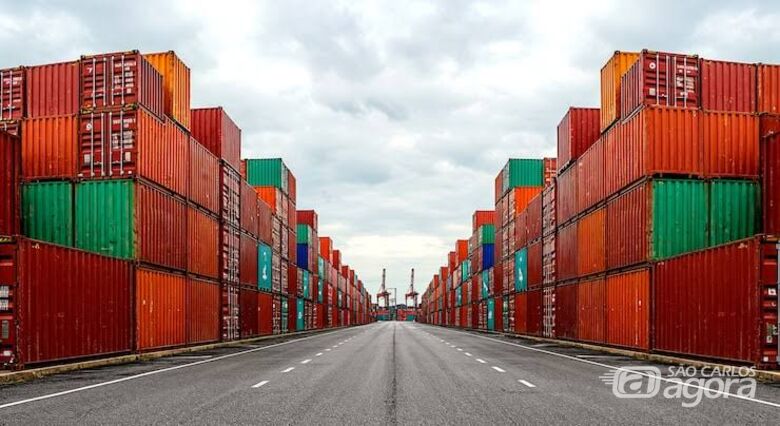 De acordo com o Mdic, 64,1% das exportações brasileiras continuam concorrendo em condições semelhantes com produtos de outros países no mercado estadunidense - Crédito: Freepik 