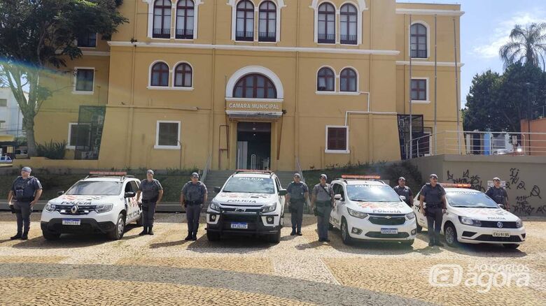 Policiais de São Carlos prestam homenagem a PM morto no litoral - Crédito: Maycon Maximino 