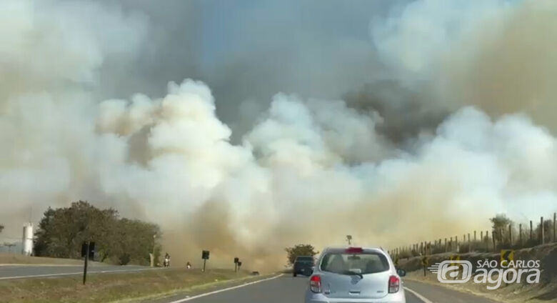 Fumaça tomou conta da entrada - Crédito: Redes sociais