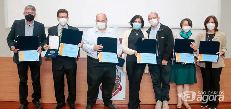 Prêmio USP Trajetória pela Inovação: Jarbas Caiado de Castro Neto (IFSC); Antonio Adilton Oliveira Carneiro (FFCLRP); Fausto Medeiros Mendes, representando a laureada Daniela Prócida Raggio (FO); Yvone Mascarenhas, filha do homenageado Sérgio Mascarenhas  - Crédito: Marcos Santos