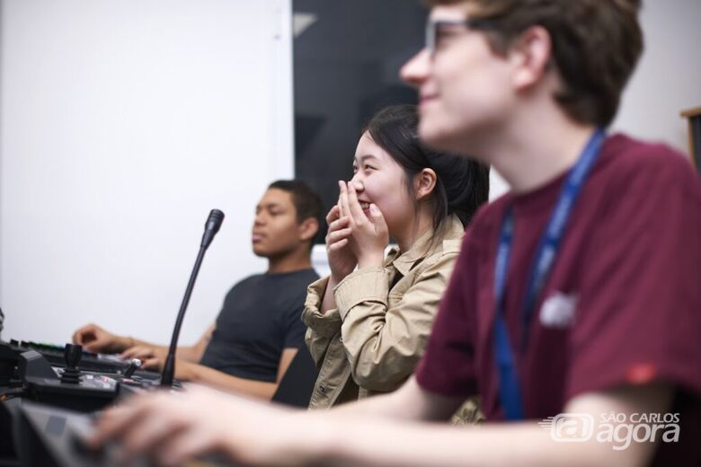 Aprender a programar contribui com o desenvolvimento do pensamento lógico, da criatividade e da capacidade de resolver problemas, habilidades relevantes até mesmo para quem não pretende seguir carreira na área. - Crédito: Envato