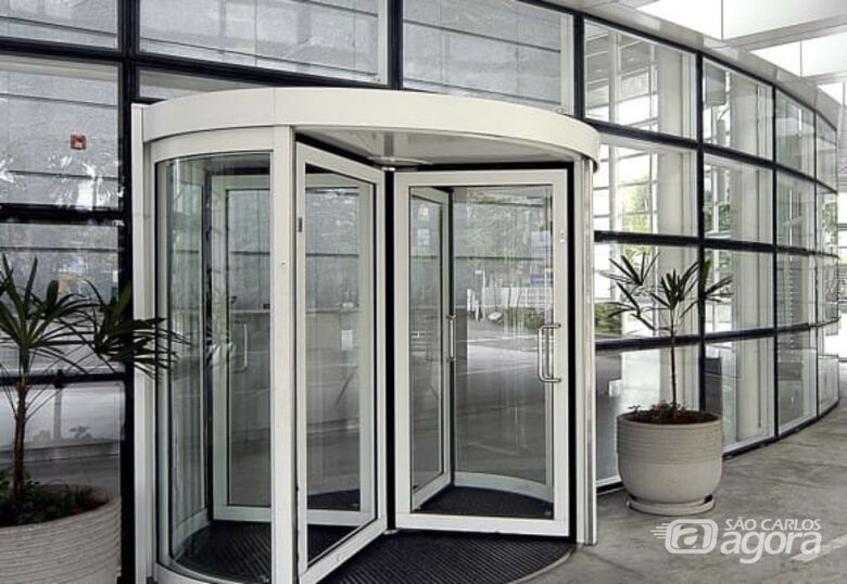 Porta giratória - Crédito: reprodução