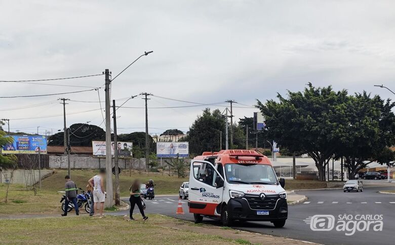 Motociclista fica ferido após colisão na Praça Itália - Crédito: Maycon Maximino