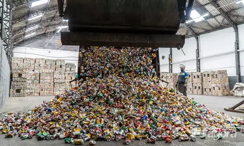 Reciclagem de latinhas - Crédito: Recicla Latas