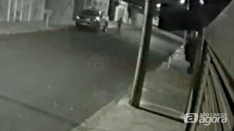 Atenção: vândalo está chutando e amassando veículos no Jardim Ricetti -