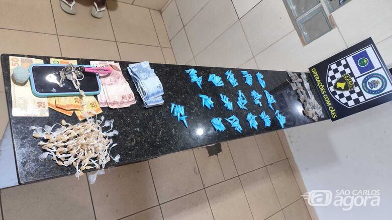 Jovem é detida com drogas em praça no Presidente Collor - Crédito: Maycon Maximino