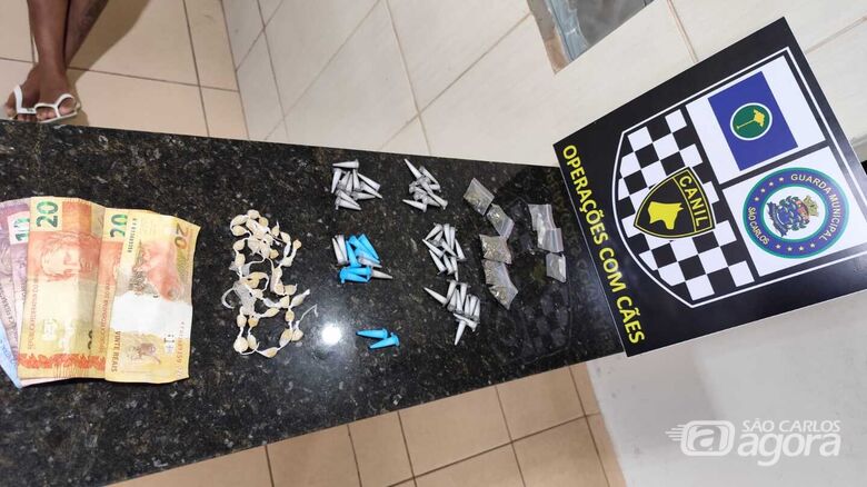 Guarda Municipal apreende drogas com casal e localiza entorpecentes em terreno baldio no Aracy II - Crédito: Maycon Maximino