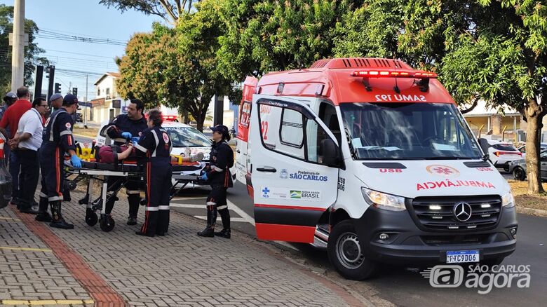 Motociclista fica ferido após colisão traseira contra ônibus escolar na avenida Tancredo Neves - Crédito: Maycon Maximino