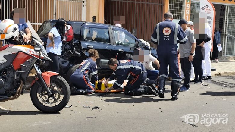 Motorista sofre mal súbito e provoca colisão em avenida de São Carlos - 