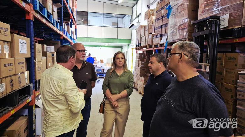 Presidente da Câmara de Descalvado visita São Carlos para conhecer sistema de medicamentos - 