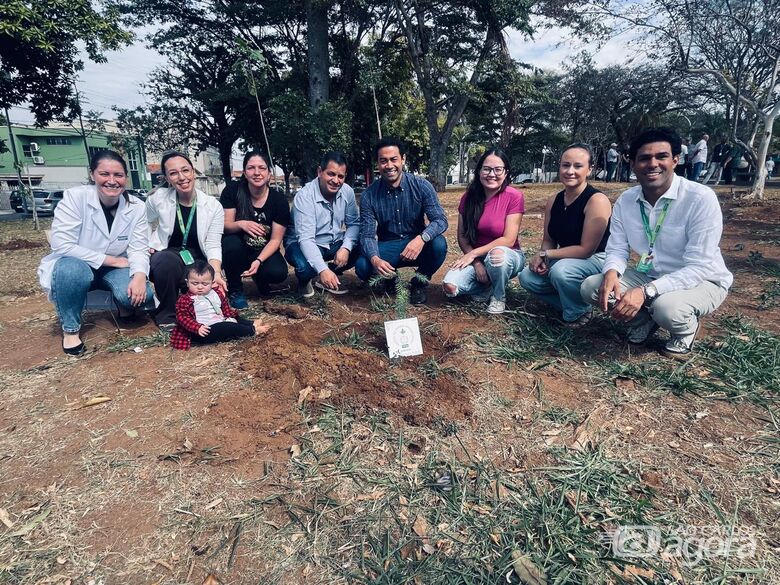 Prefeito interino participa de plantio de araucárias em homenagem a mães que sofreram perda gestacional -
