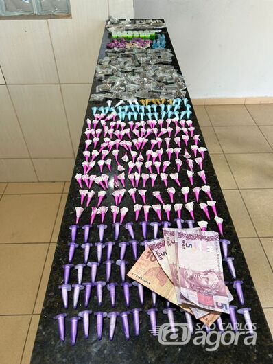 Homem é preso pela PM com drogas sintéticas, maconha e cocaína no Santa Angelina - Crédito: Foto: Maycon Maximino/São Carlos Agora