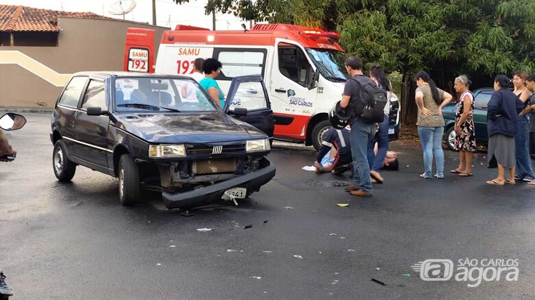 Motociclista fica ferida após colidir com carro no Santa Felícia - Crédito: Foto: Maycon Maximino/São Carlos Agora