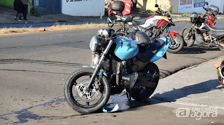 Motociclista fica ferido após colisão com carro no Jardim Botafogo - Crédito: Foto: Maycon Maximino/São Carlos