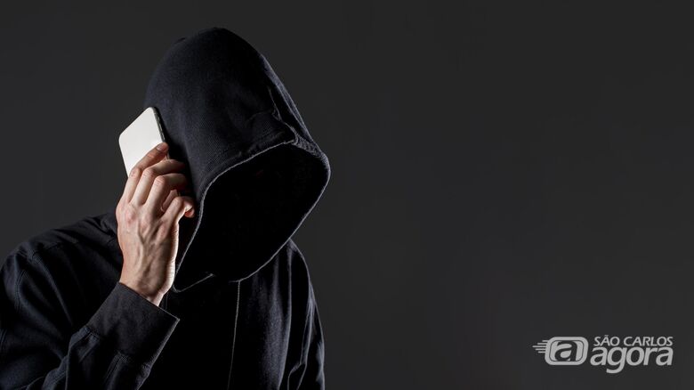 Idosa cai em golpe do falso prêmio e tem prejuízo bancário - Crédito: free