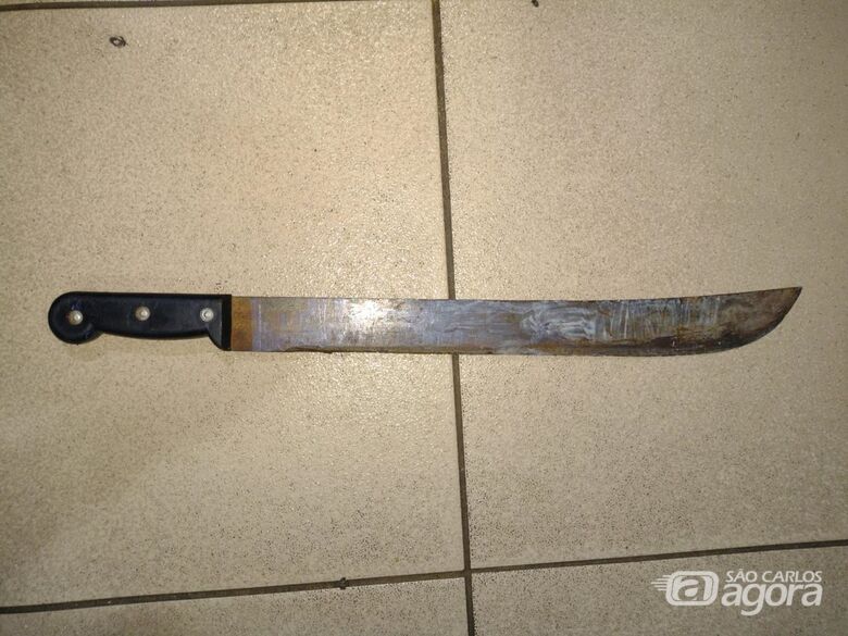 Homem é preso após agredir mulher com facão em São Carlos - Crédito: Maycon Maximino
