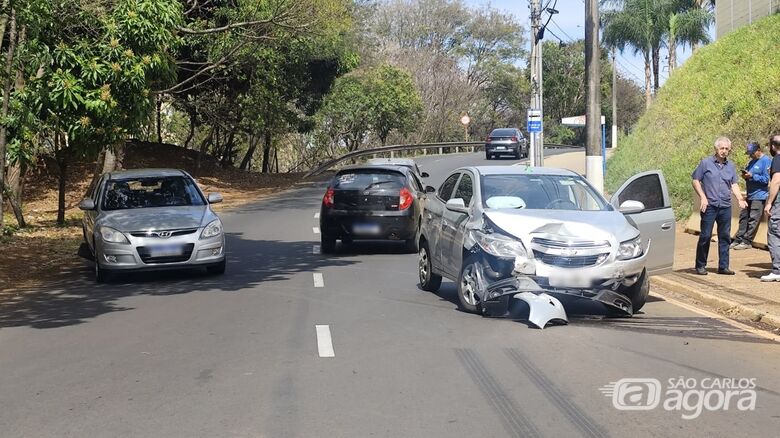 Colisão entre três veículos é registrada na Francisco Pereira Lopes  - Crédito: Maycon Maximino