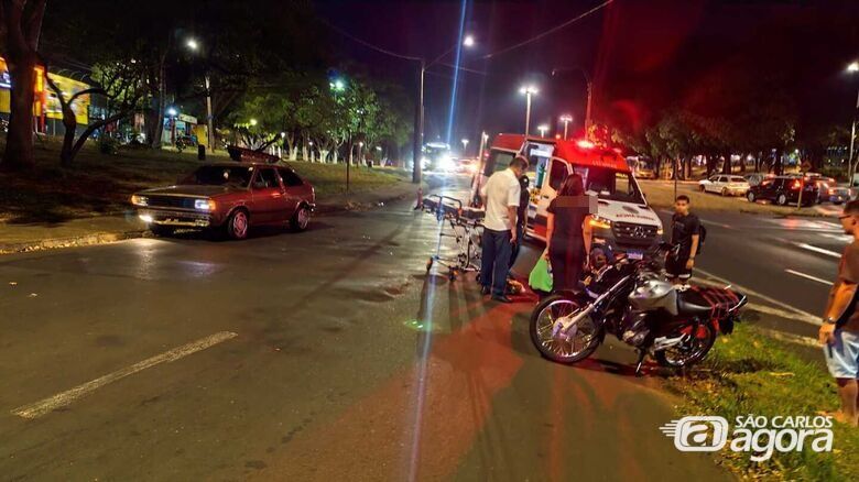 Colisão entre carro e moto deixa jovem ferido em São Carlos - 