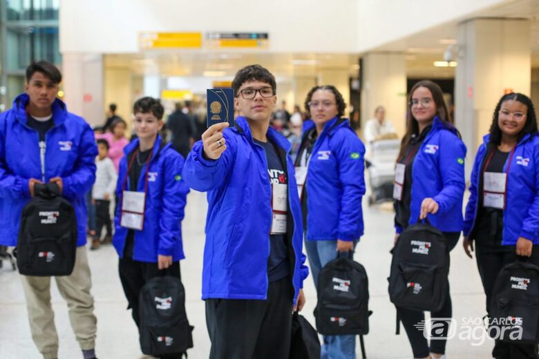 Três jovens da região  de São Carlos, Ibaté e Itirapina  foram selecionados para a primeira turma do intercâmbio Prontos pro Mundo 2026, programa da Seduc-SP que leva estudantes da rede estadual para três meses de estudos em países de língua inglesa. - Crédito: divulgação