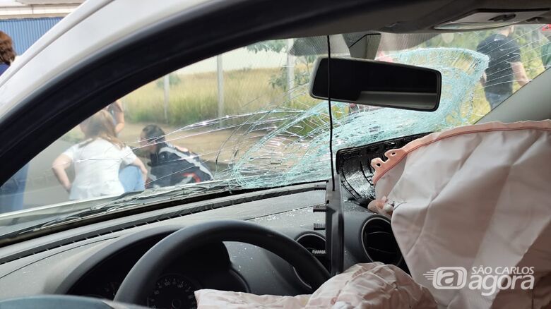 Motociclista avança sinal de pare e se envolve em acidente no Jardim Nova São Carlos  - Crédito: Maycon Maximino