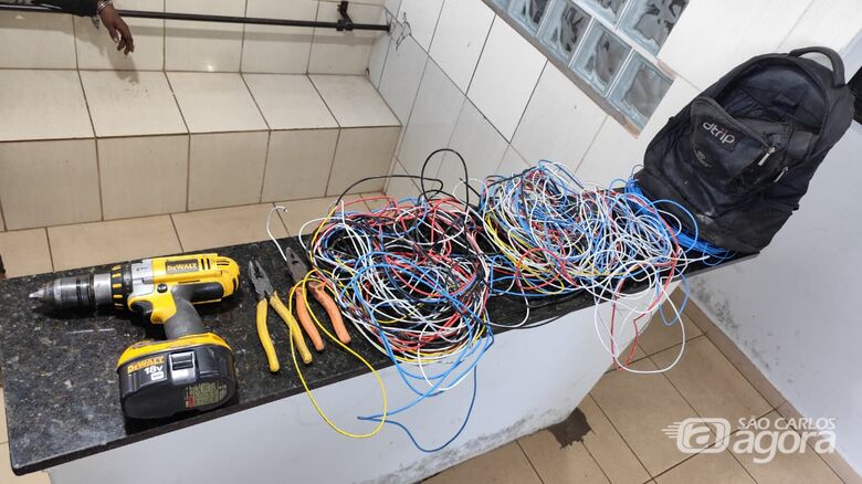 PM prende jovem após furtos em residências no Centro de São Carlos - Crédito: Maycon Maximino