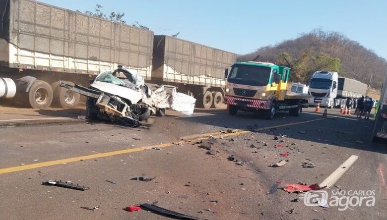 Colisão frontal deixa uma vítima fatal na SP-255 - Crédito: CCI Artesp