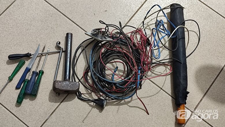 Ladrão é preso em flagrante após furtar fiação de imóvel no Santa Felícia - Crédito: Maycon Maximino