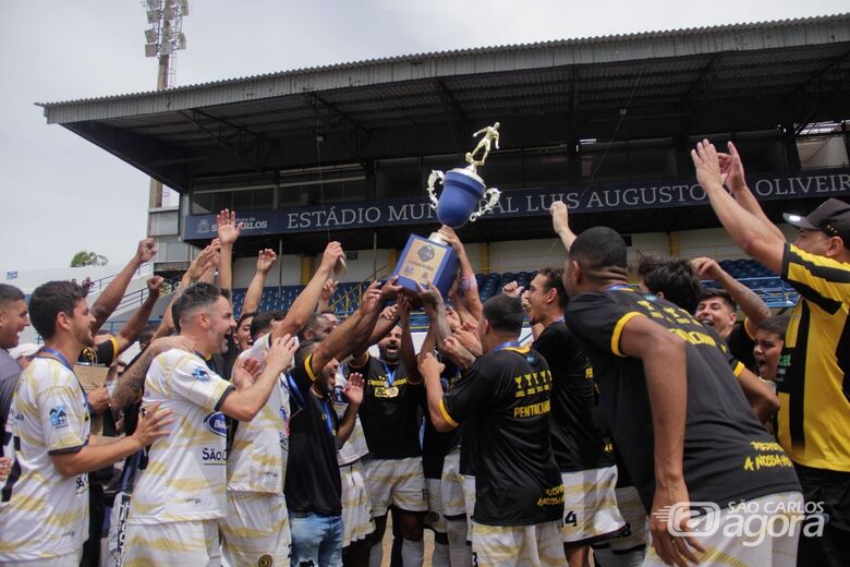 Jogadores comemoram  - Crédito: Lourival Izaque 