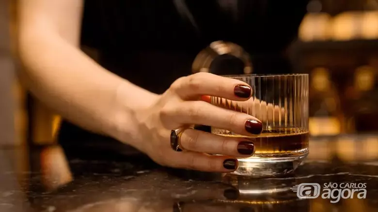 Copo com bebida [imagem ilustrativa] - Crédito: Pixabay 