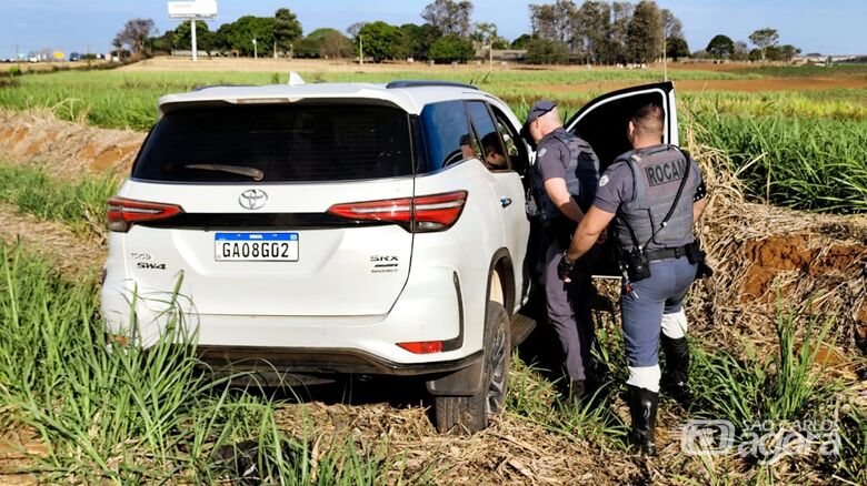 PM apreende caminhonete furtada em Ribeirão Preto; motorista é detido em canavial - Crédito: Maycon Maximino 