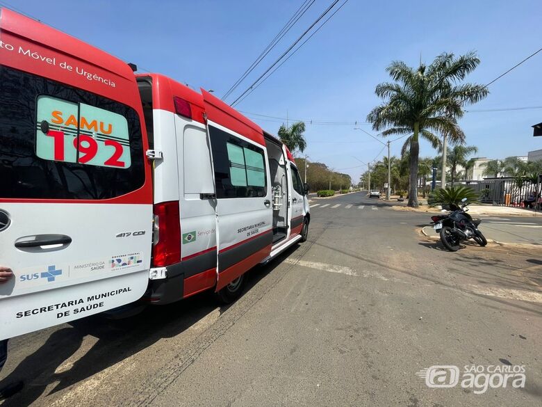 Colisão entre moto e carro na região do Parque Fehr - Crédito: Lourival Izaque 
