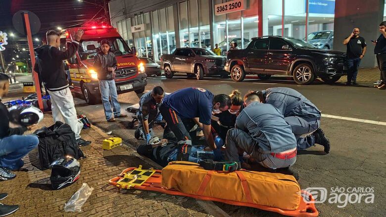 Motociclista sofre fratura exposta em acidente no Centro - Crédito: Maycon Maximino
