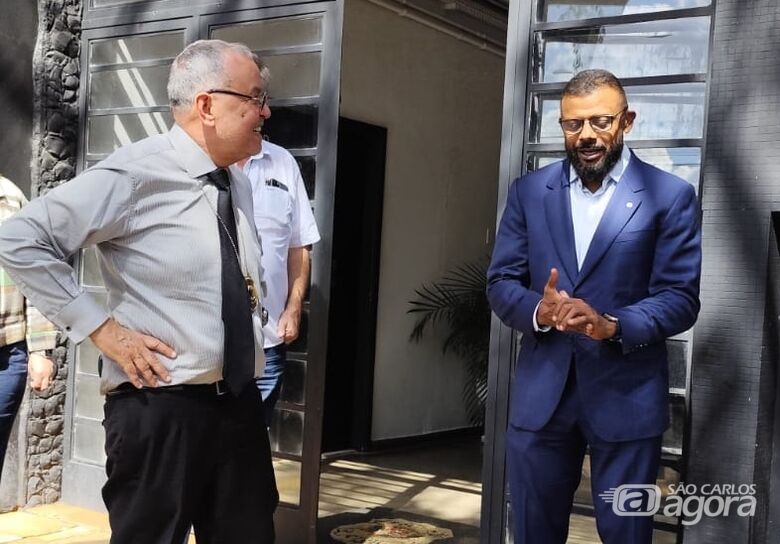 Delegado Seccional Dejair Rodrigues (esquerda) e Deputado Da Cunha. - Crédito: Maycon Maximino