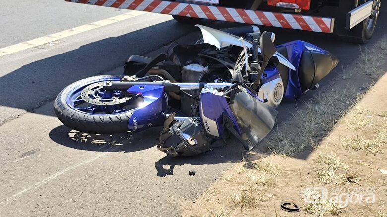 Acidente de moto deixa jovem ferido na estrada do Broa - Crédito: Maycon Maximino 