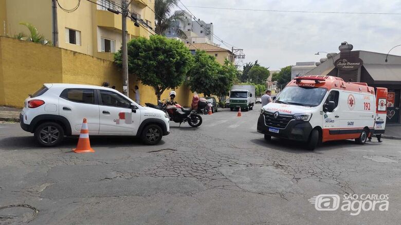 Colisão entre carro e moto deixa jovem ferido no Jardim Santa Paula - Crédito: Maycon Maximino