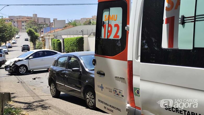 Colisão no Jardim Nova Santa Paula deixa gestante ferida - Crédito: Maycon Maximino 