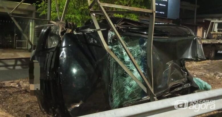 Motorista fica gravemente ferido em capotamento no Cidade Aracy - Crédito: Gabriel Henrique